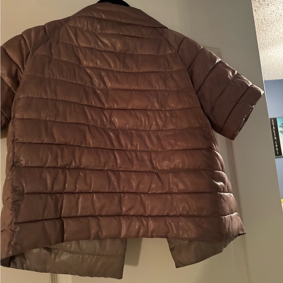 Short sleeved light weight puffer coat ( reversible ) - Picture 2 of 4